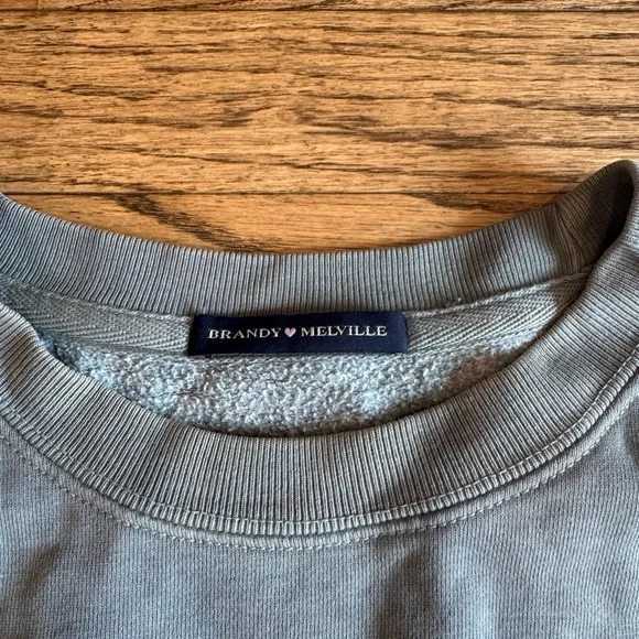Brandy Melville Green Crewneck Sweatshirt - Picture 3 of 6